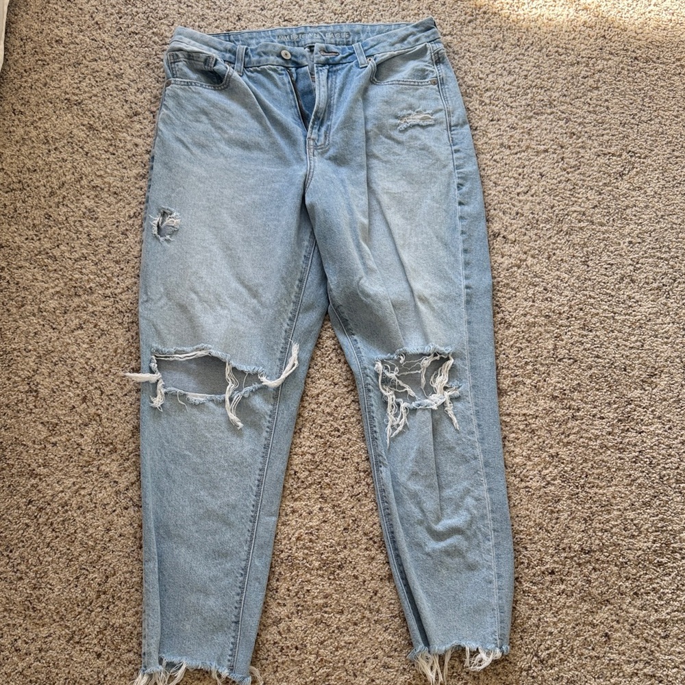 American Eagle Outfitters Light Blue Distressed Strigid Jeans